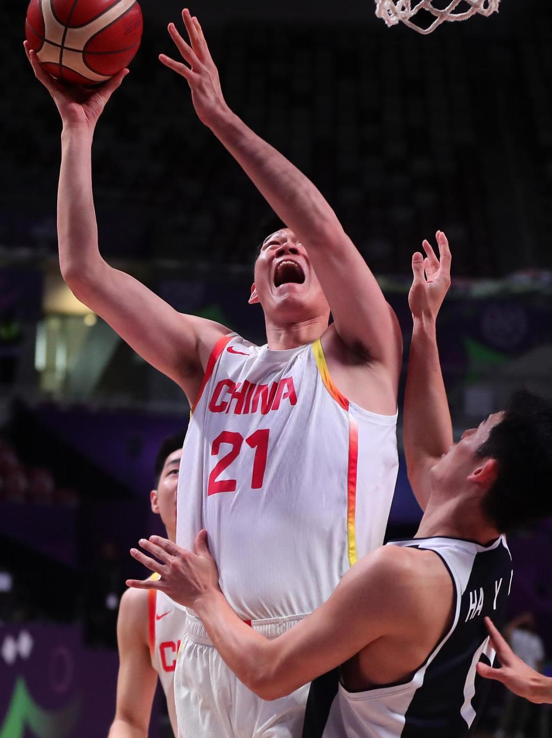 包含亚洲杯半决赛爆出冷门!曼城绝杀广东男篮,争冠形势突变的词条